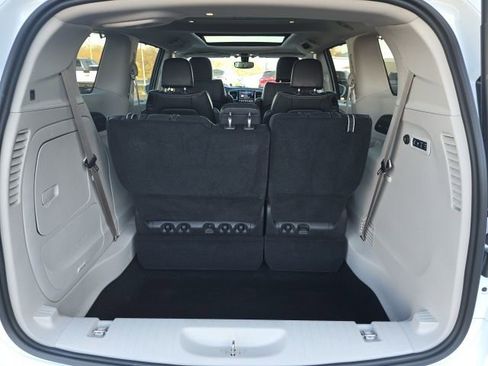 Used 2020 Chrysler Pacifica Limited image 29