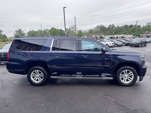 Used 2019 Chevrolet Suburban LT w/ Luxury Package image 4