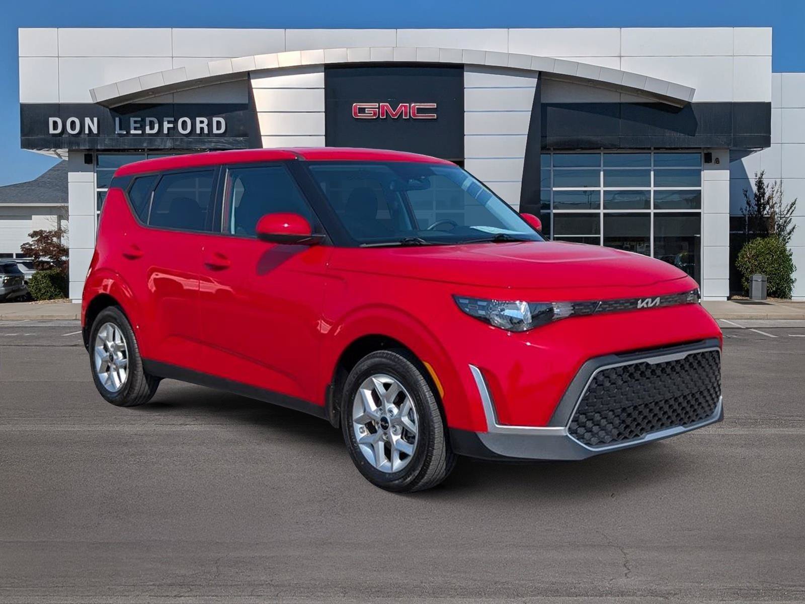 Used 2024 Kia Soul LX w/ Option Group 015 FWD image 1