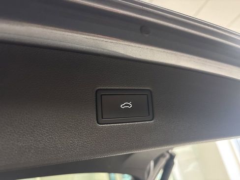 Used 2023 Volkswagen Tiguan SEL R-Line image 6