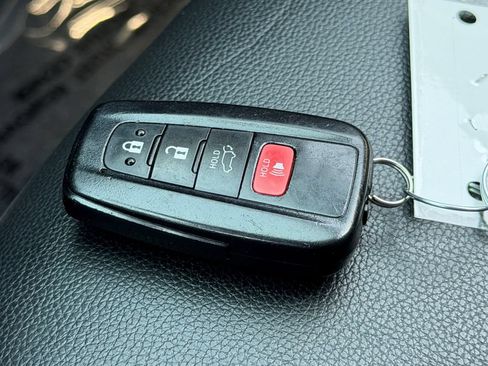Used 2023 Toyota Highlander XLE AWD/4WD image 38