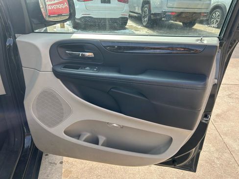 Used 2013 Dodge Grand Caravan SXT image 15