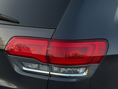 Used 2018 Jeep Grand Cherokee Limited w/ Trailer Tow Group IV image 30