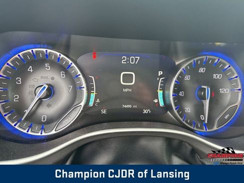 Used 2024 Chrysler Pacifica Touring-L image 24