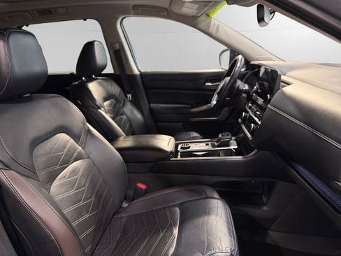 Used 2022 Nissan Pathfinder Platinum image 14