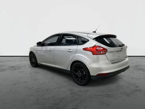 Used 2016 Ford Focus SE w/ Equipment Group 201A FWD image 9