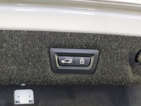 Used 2019 BMW 530e w/ Convenience Package RWD image 32