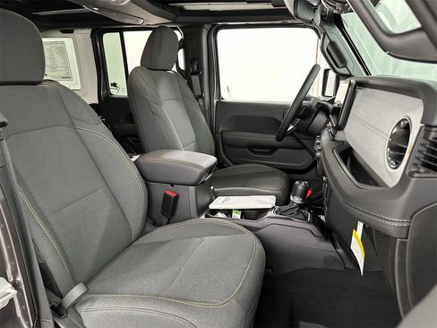 New 2025 Jeep Wrangler Sahara image 34