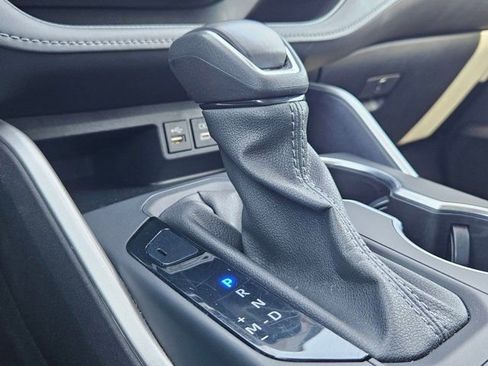 Used 2024 Toyota Highlander LE image 19