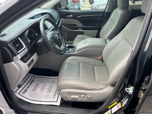 Used 2016 Toyota Highlander Limited Platinum AWD/4WD image 11
