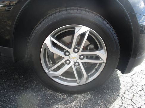 Used 2017 Chevrolet Equinox Premier w/ Enhanced Convenience Package AWD/4WD image 13