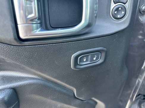 Used 2025 Jeep Wrangler Sport AWD/4WD image 8