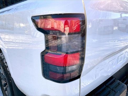 Used 2025 Nissan Frontier SV image 32