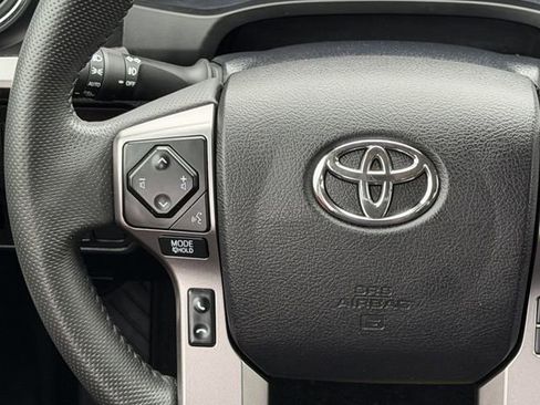 Used 2022 Toyota Tacoma SR5 RWD image 12
