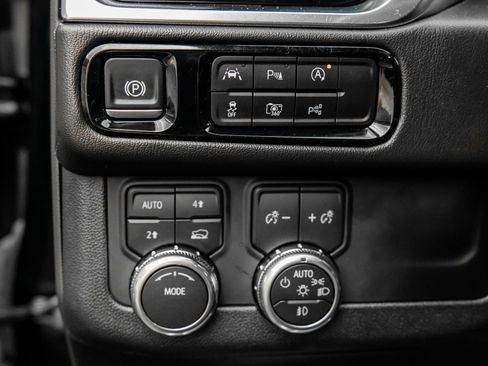 Used 2025 GMC Yukon Denali image 53