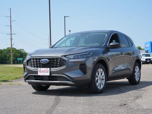 Used 2023 Ford Escape Active w/ Tech Pack #1 AWD/4WD image 8