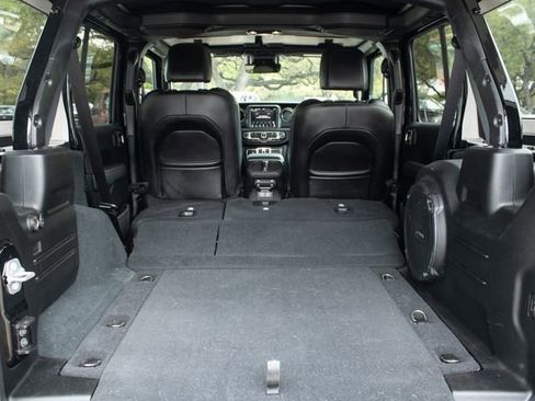 Used 2022 Jeep Wrangler Unlimited Sahara AWD/4WD image 22