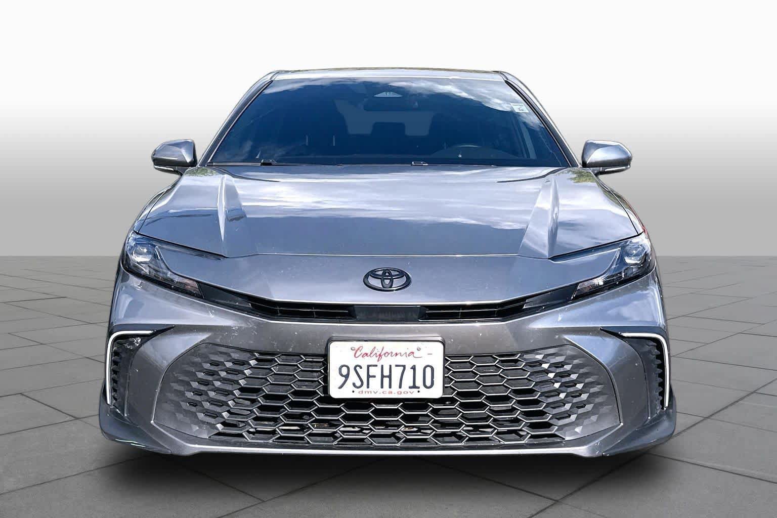 Used 2025 Toyota Camry SE FWD image 3
