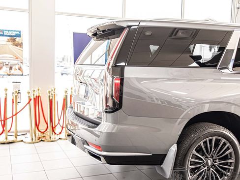 Used 2022 Cadillac Escalade ESV Luxury AWD/4WD image 15