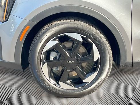 Certified 2025 Kia Sorento EX w/ EX Panoramic Sunroof Package image 32