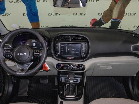 Used 2023 Kia Soul LX FWD image 3