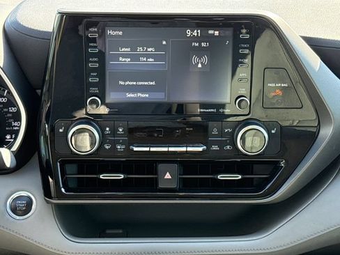 Used 2021 Toyota Highlander XLE AWD/4WD image 13