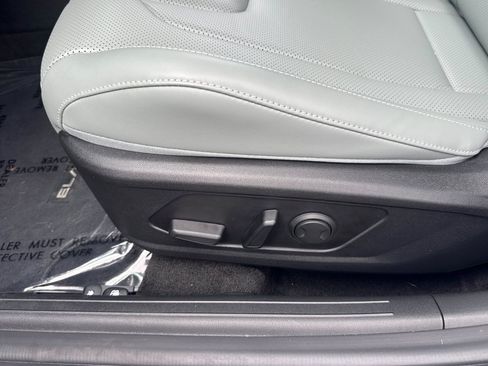 Used 2025 Hyundai Elantra Limited FWD image 15