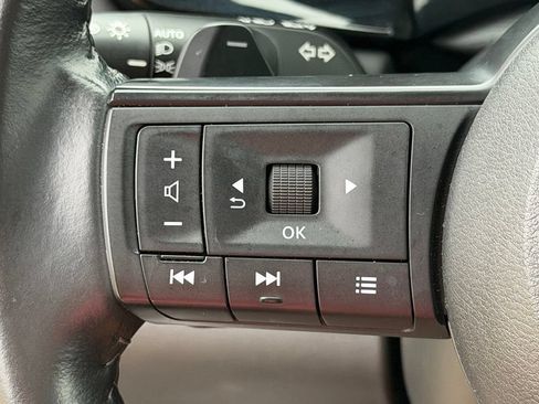 Used 2025 Nissan Pathfinder SV FWD image 27