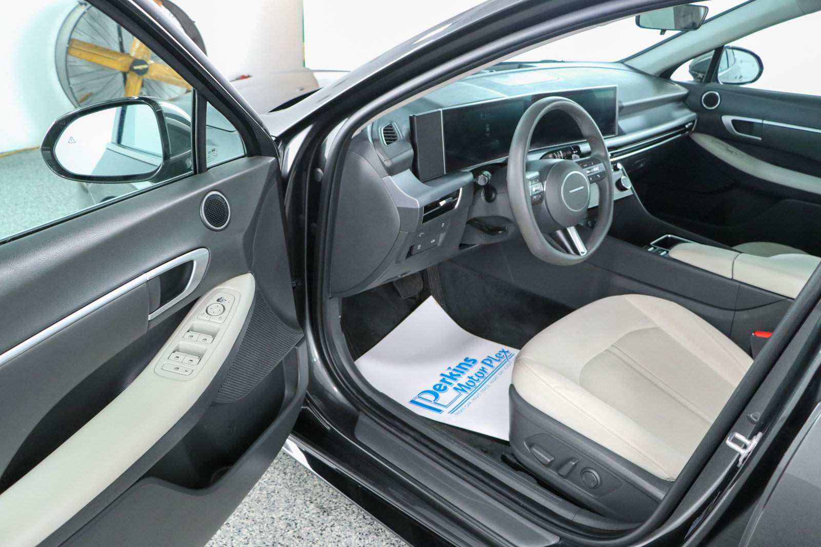 Used 2025 Hyundai Sonata SEL FWD image 3