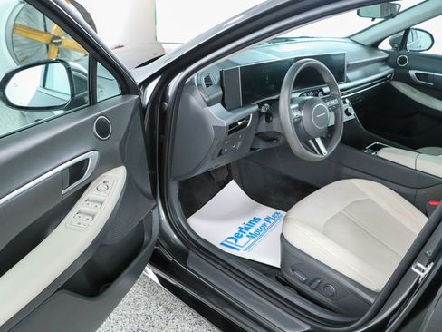 Used 2025 Hyundai Sonata SEL FWD image 3