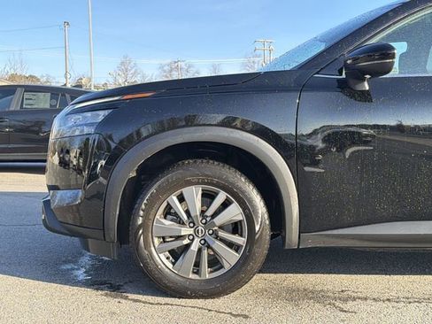 Used 2024 Nissan Pathfinder SV image 6