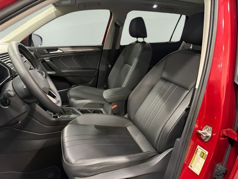 Used 2023 Volkswagen Tiguan SE w/ Panoramic Sunroof Package FWD image 11