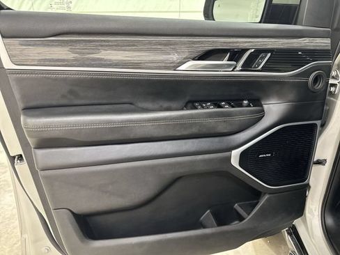 Used 2022 Jeep Wagoneer Series II w/ Premium Group I AWD/4WD image 23
