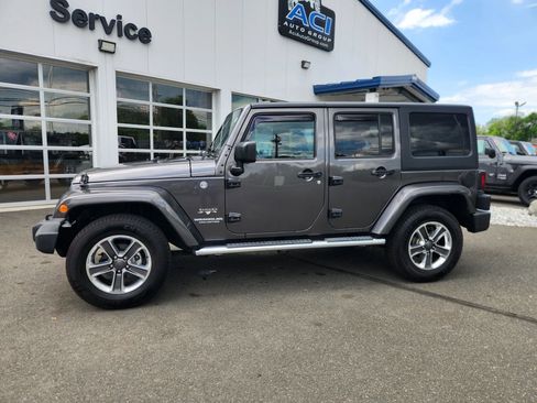 Used 2016 Jeep Wrangler Unlimited Sahara w/ Dual Top Group AWD/4WD image 7