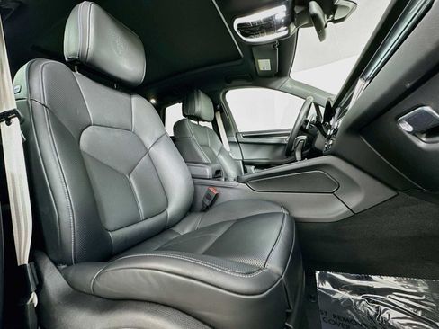 Certified 2026 Porsche Macan AWD/4WD image 29
