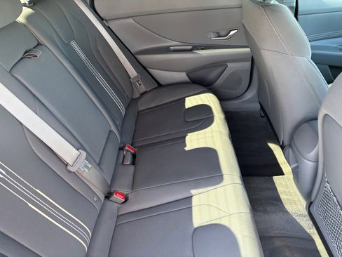 Used 2025 Hyundai Elantra SEL image 17