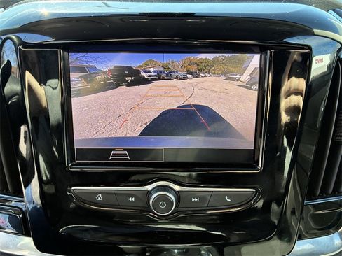 Used 2021 Chevrolet Traverse LS image 26