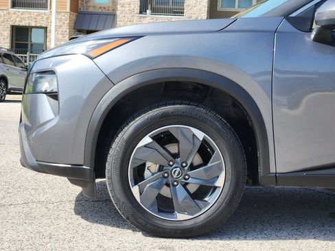 Used 2024 Nissan Rogue SV AWD/4WD image 7