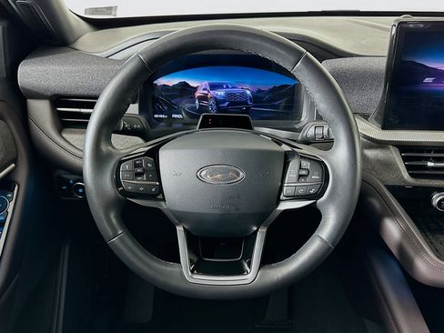 Used 2025 Ford Explorer Platinum w/ LUX Leather Package image 18