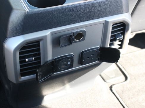 Used 2022 Ford F250 Lariat w/ Chrome Package image 35