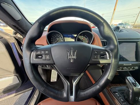 Used 2019 Maserati Levante GranLusso image 12