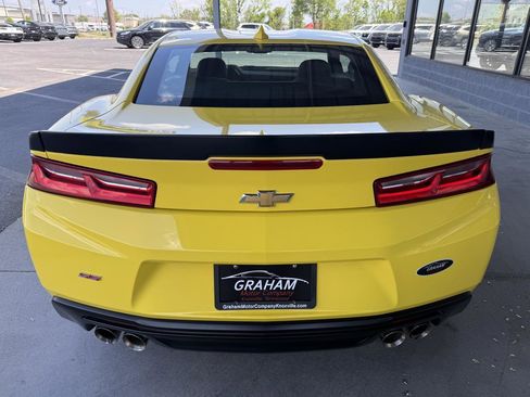 Used 2018 Chevrolet Camaro SS RWD image 7