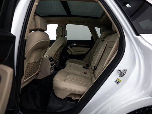 Certified 2023 Audi Q5 2.0T Premium w/ Convenience Package image 15