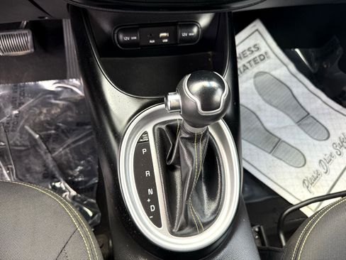 Used 2016 Kia Soul + image 18