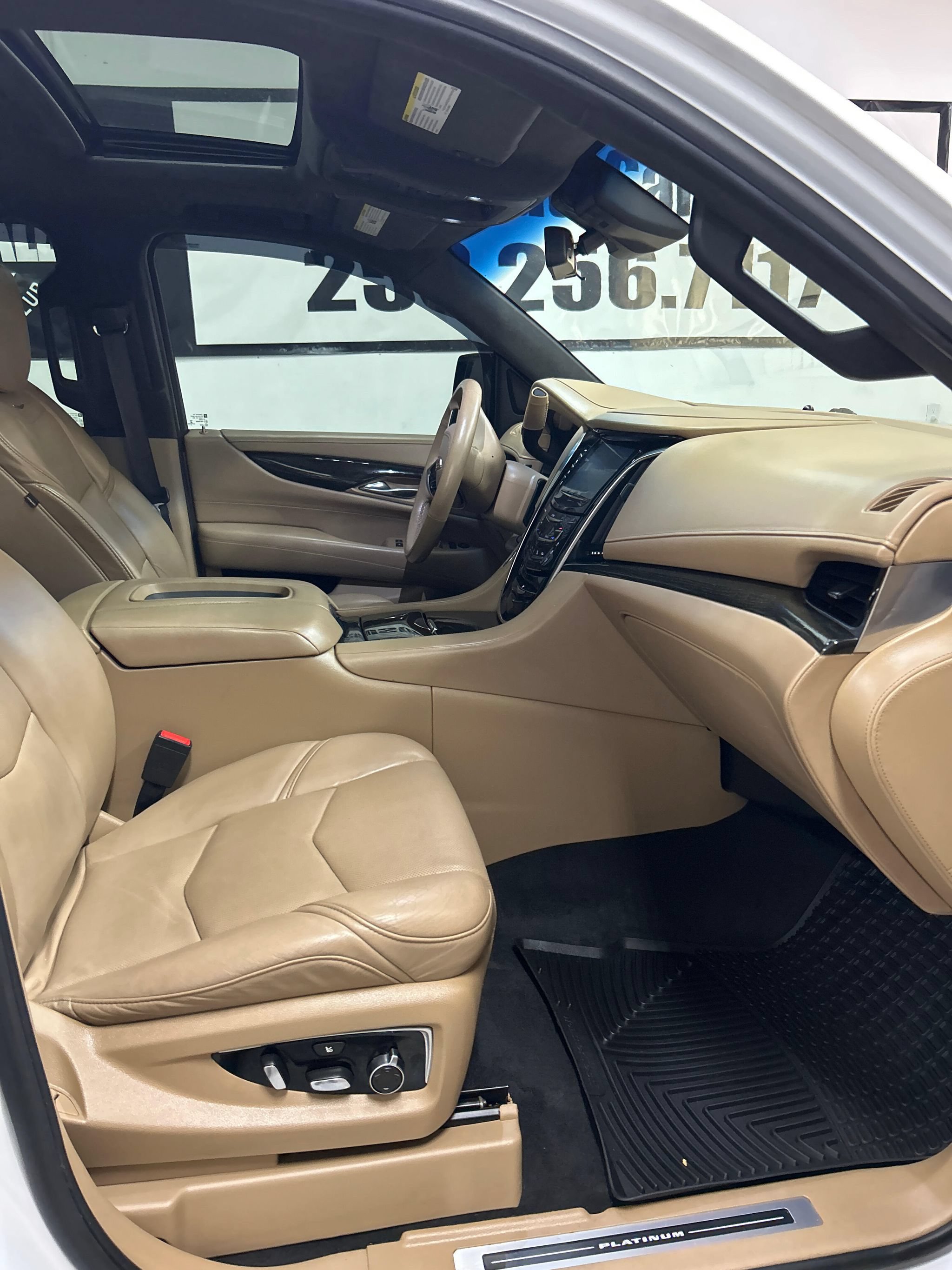 Used 2018 Cadillac Escalade Platinum AWD/4WD image 15