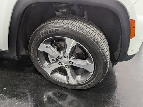 Used 2023 Jeep Grand Cherokee 4WD 4xe w/ Luxury Tech Group II image 6