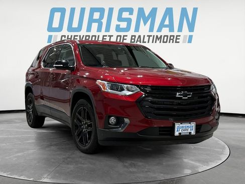 Used 2020 Chevrolet Traverse LT w/ LPO, Blackout Package image 1