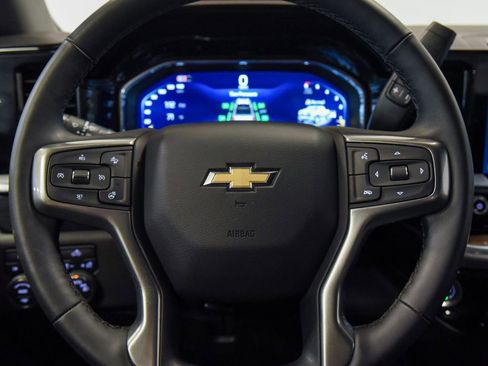 Used 2025 Chevrolet Silverado 1500 LT AWD/4WD image 31
