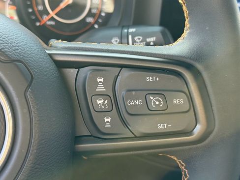 Used 2024 Jeep Gladiator Sport AWD/4WD image 23