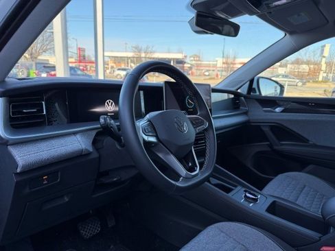 Used 2025 Volkswagen Tiguan S image 10